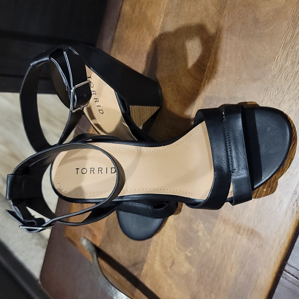 6w Black 2 strap heels